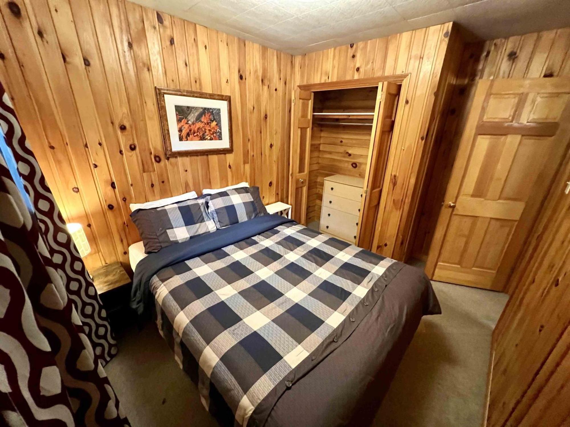 High Falls Bay Cottages, Camping & Waterpark Bracebridge Exterior photo