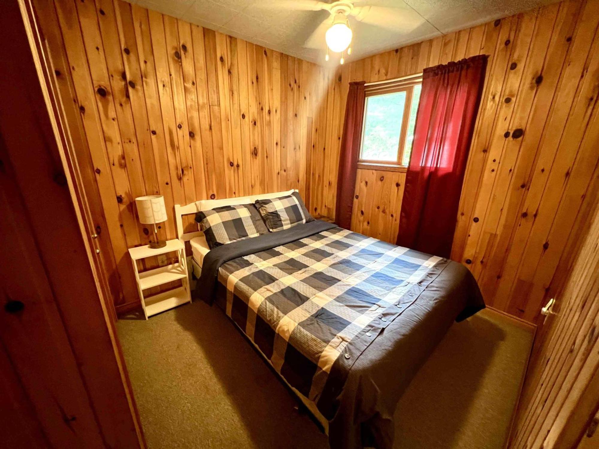 High Falls Bay Cottages, Camping & Waterpark Bracebridge Exterior photo