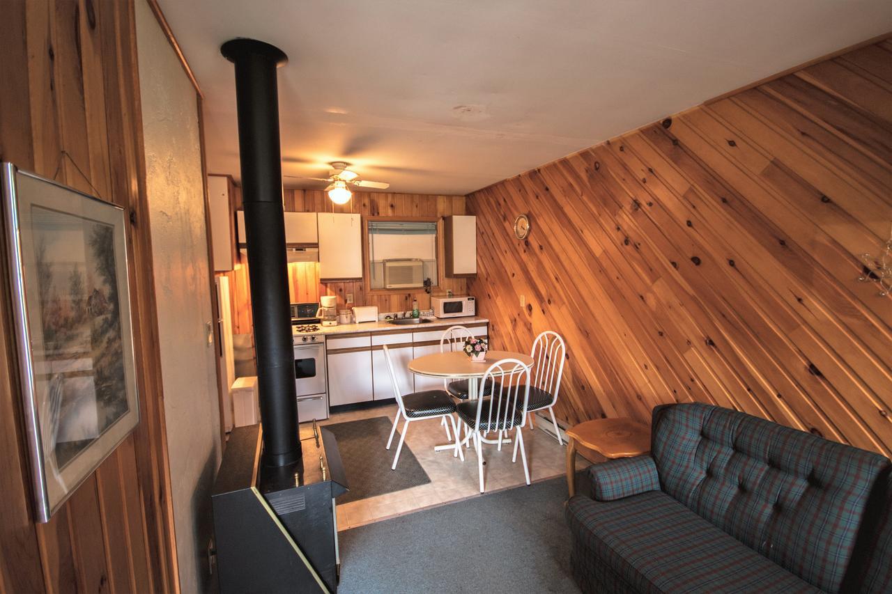 High Falls Bay Cottages, Camping & Waterpark Bracebridge Exterior photo