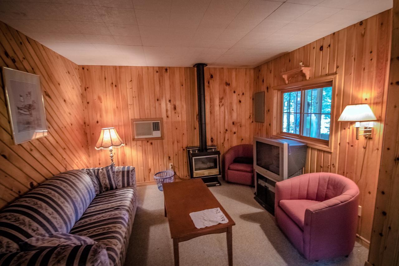 High Falls Bay Cottages, Camping & Waterpark Bracebridge Exterior photo