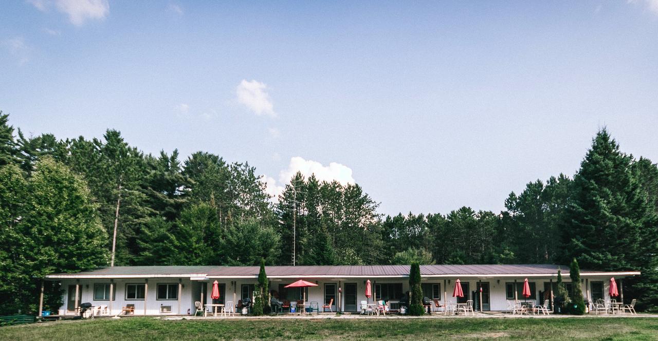 High Falls Bay Cottages, Camping & Waterpark Bracebridge Exterior photo