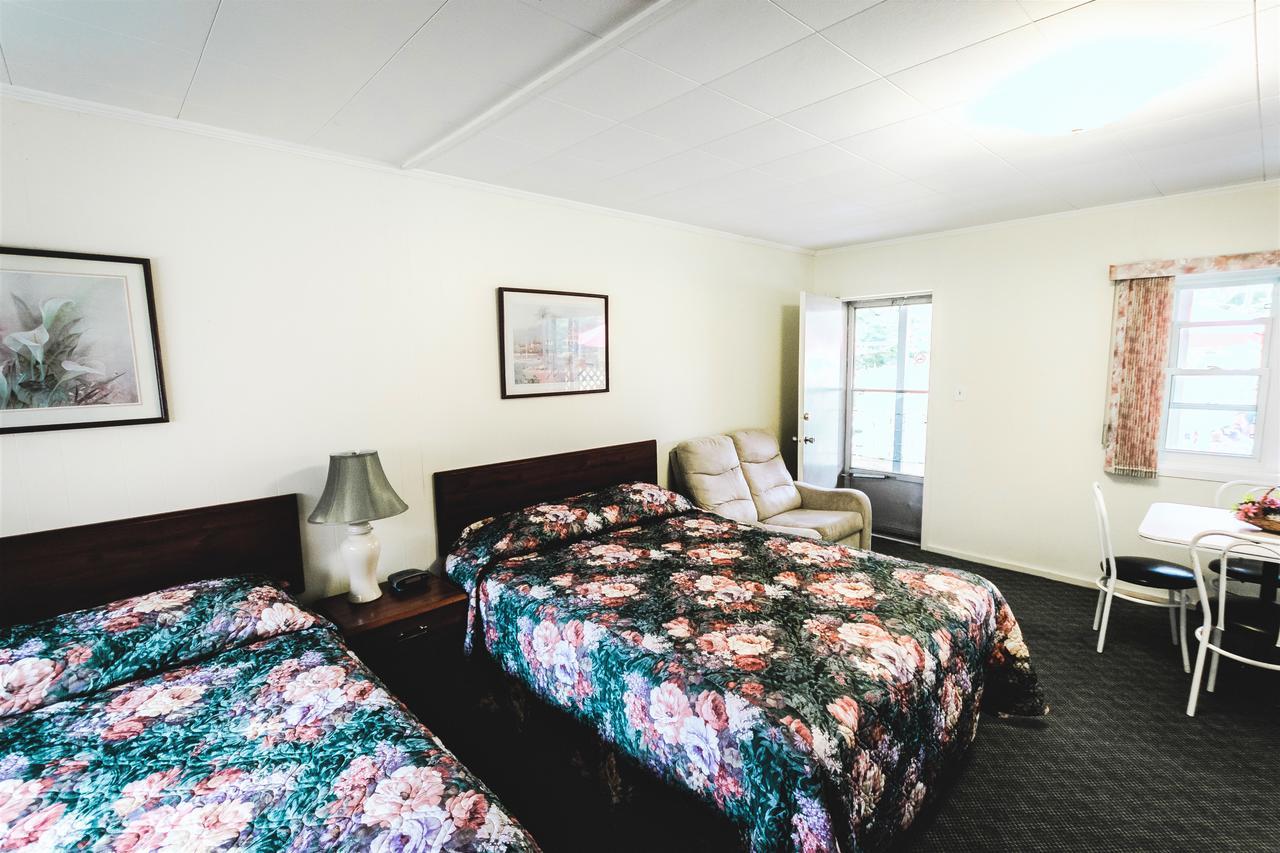 High Falls Bay Cottages, Camping & Waterpark Bracebridge Exterior photo