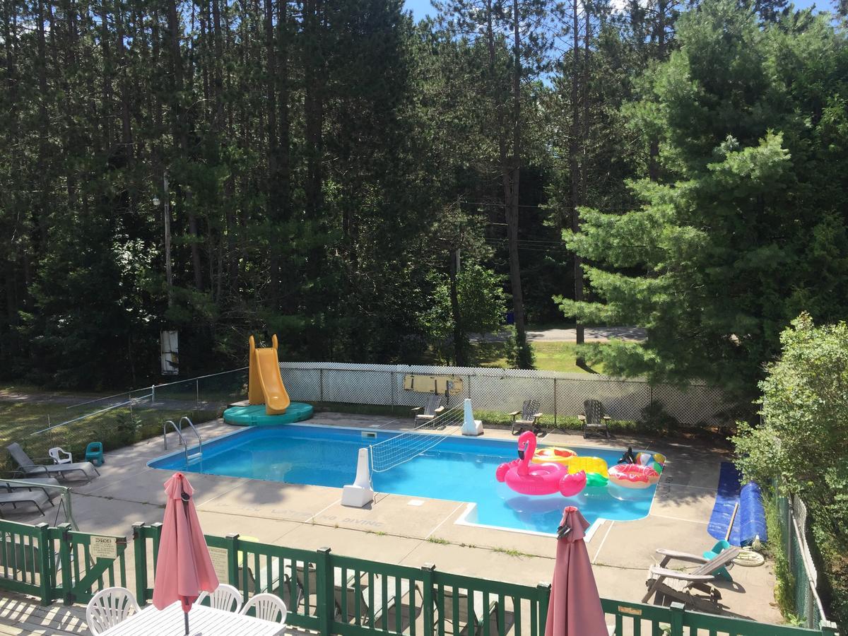 High Falls Bay Cottages, Camping & Waterpark Bracebridge Exterior photo